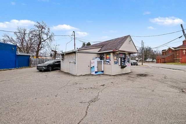 2702 N Franklin Avenue, Flint, MI 48506