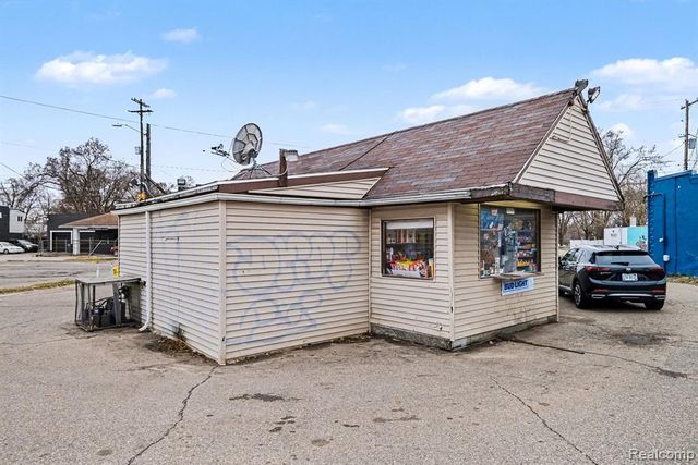 2702 N Franklin Avenue, Flint, MI 48506
