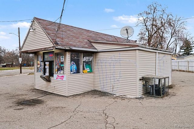 2702 N Franklin Avenue, Flint, MI 48506