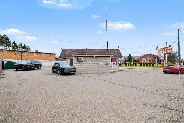 2702 N Franklin Avenue, Flint, MI 48506