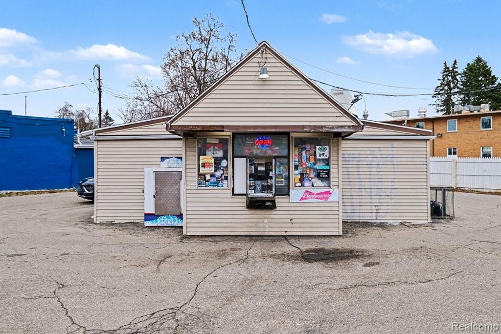 2702 N Franklin Avenue, Flint, MI 48506