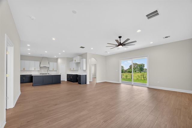 7717 Prairie Street, Hitchcock, TX 77563