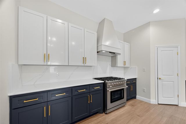 7717 Prairie Street, Hitchcock, TX 77563