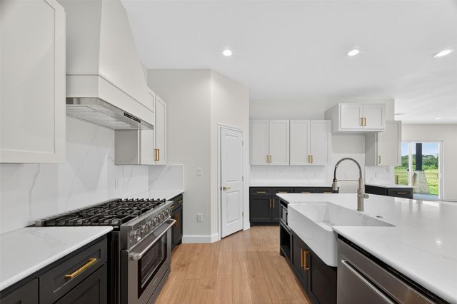 7717 Prairie Street, Hitchcock, TX 77563