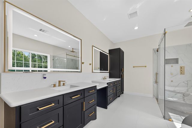 7717 Prairie Street, Hitchcock, TX 77563