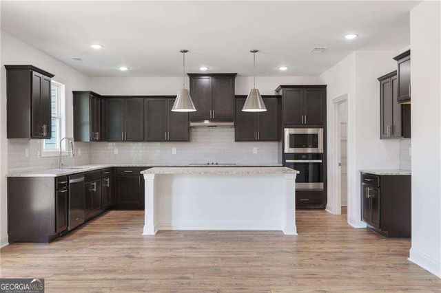 962 Homepark Circle, Buford, GA 30518