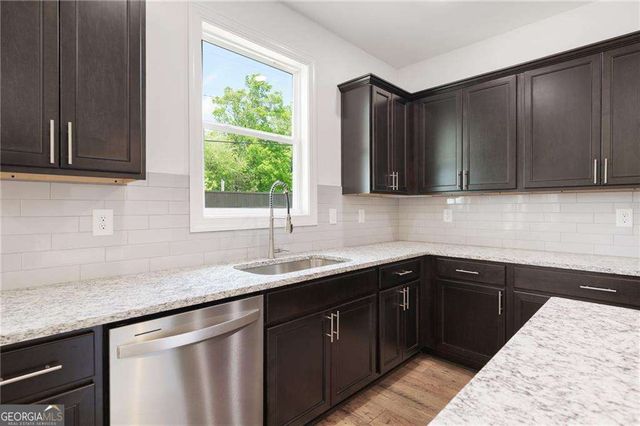 962 Homepark Circle, Buford, GA 30518