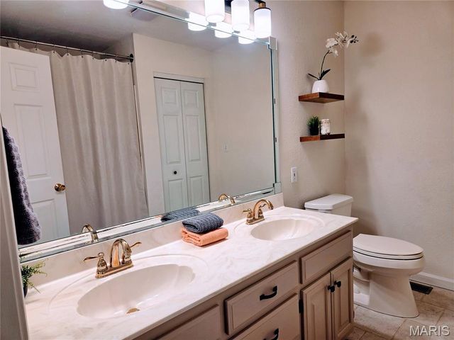 222 Valley View Drive, Cuba, MO 65453