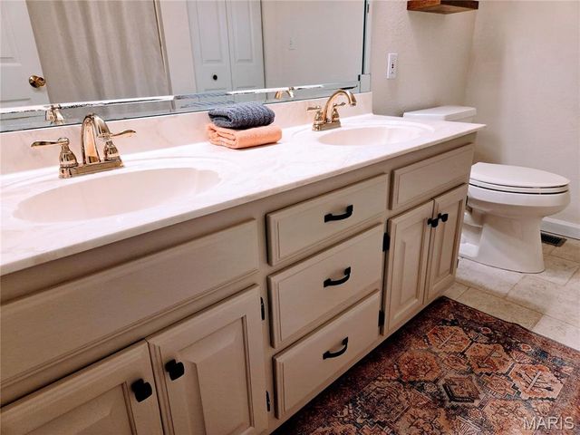 222 Valley View Drive, Cuba, MO 65453