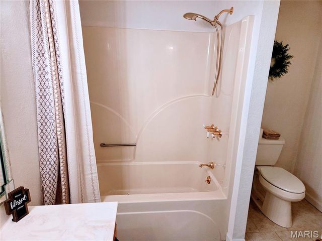 222 Valley View Drive, Cuba, MO 65453