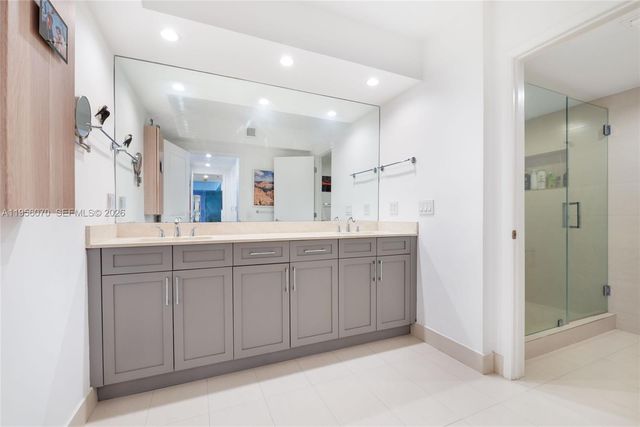 1581 Brickell Ave 2302, Miami, FL 33129