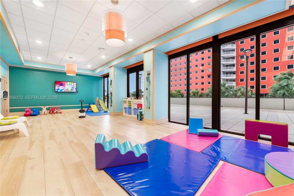 Image 32 of property listing at 1581 Brickell Ave 2302, Miami, FL 33129