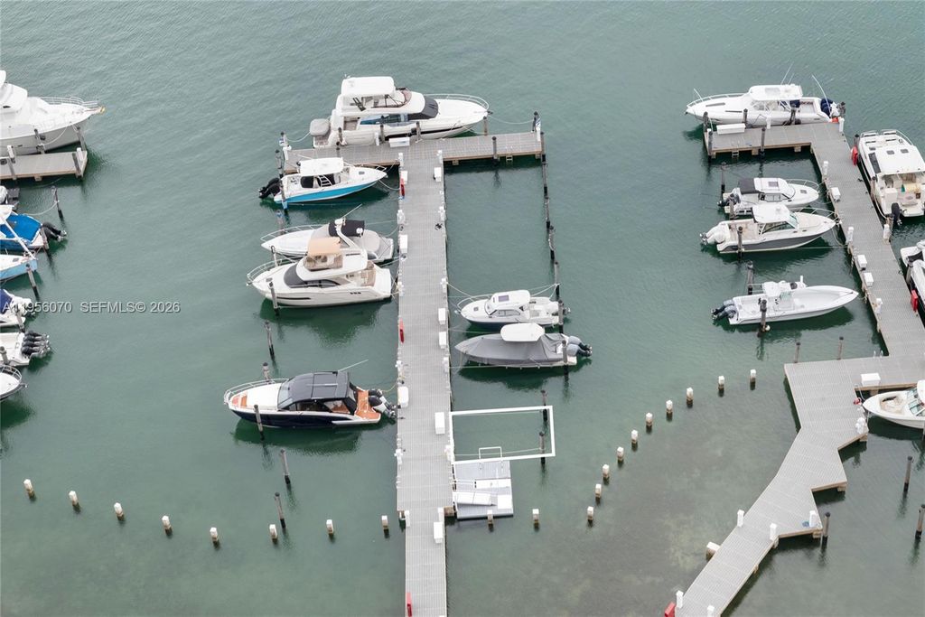 Image 7 of property listing at 1581 Brickell Ave 2302, Miami, FL 33129