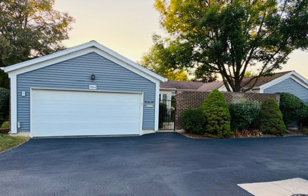 1066 Dartmouth Drive, Wheaton, IL 60189