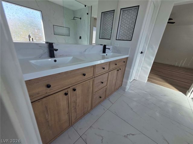 8489 Galliano Avenue, Las Vegas, NV 89117
