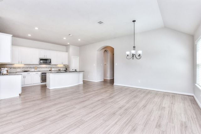 400 Farm Creek DR, Hutto, TX 78634