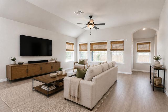 400 Farm Creek DR, Hutto, TX 78634