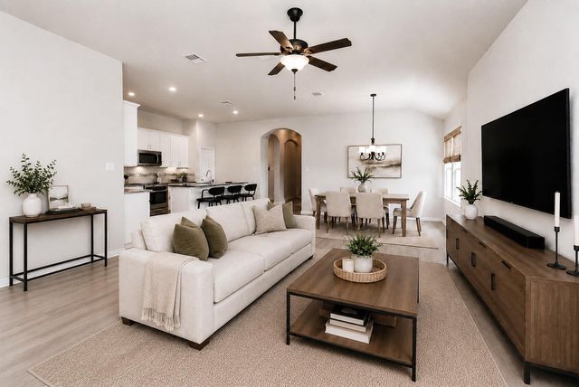 400 Farm Creek DR, Hutto, TX 78634