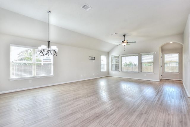 400 Farm Creek DR, Hutto, TX 78634