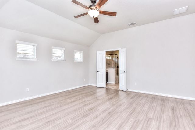 400 Farm Creek DR, Hutto, TX 78634