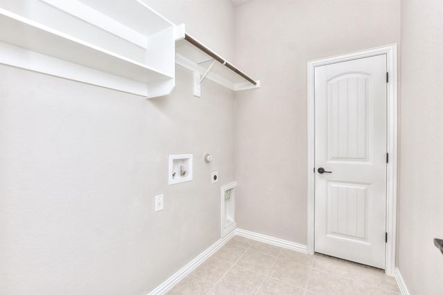 400 Farm Creek DR, Hutto, TX 78634
