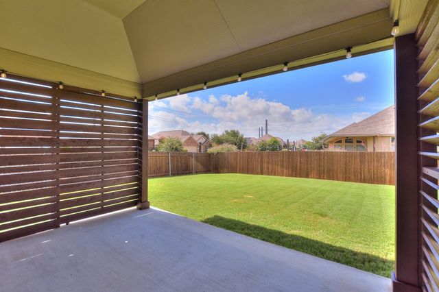 400 Farm Creek DR, Hutto, TX 78634