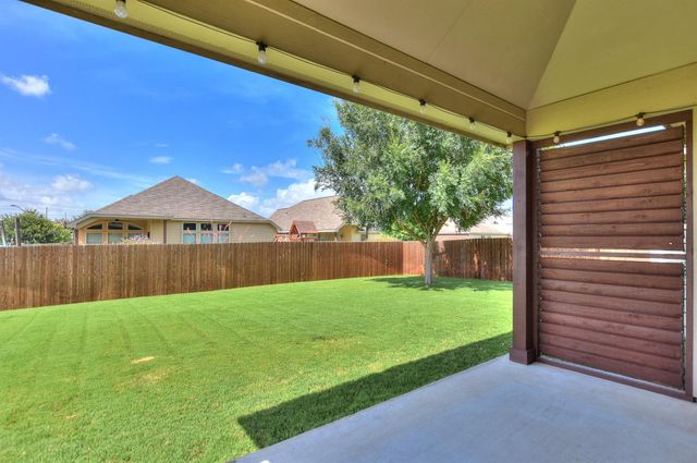 400 Farm Creek DR, Hutto, TX 78634
