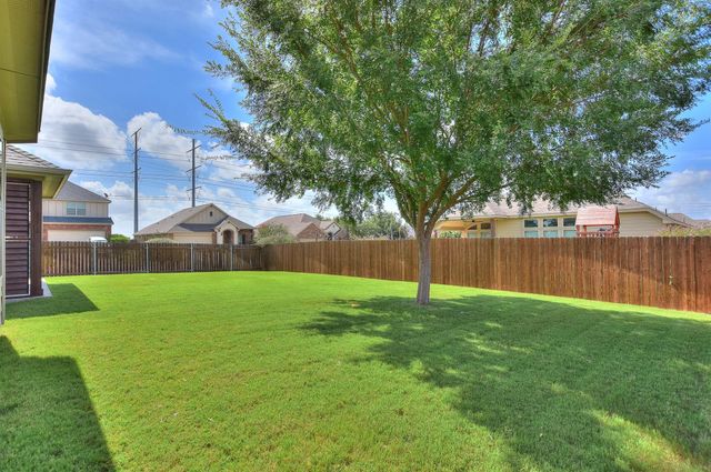 400 Farm Creek DR, Hutto, TX 78634