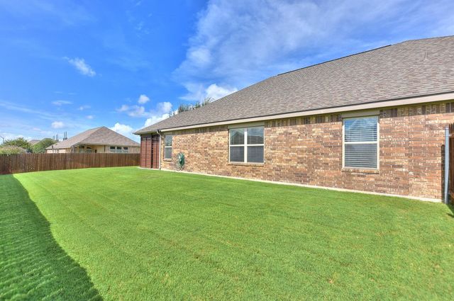 400 Farm Creek DR, Hutto, TX 78634