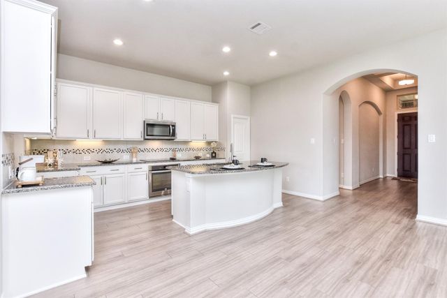 400 Farm Creek DR, Hutto, TX 78634