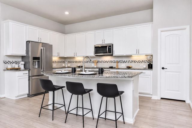 400 Farm Creek DR, Hutto, TX 78634