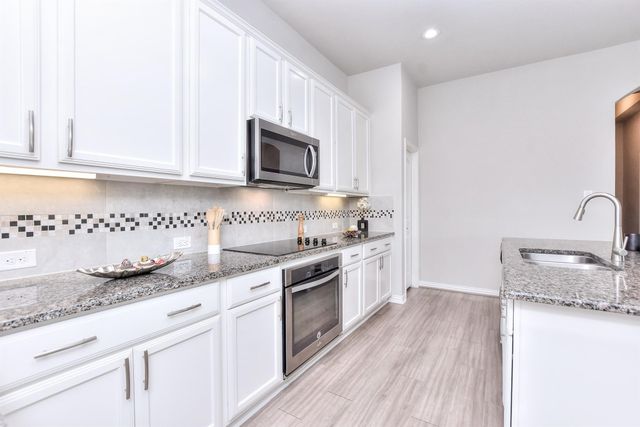 400 Farm Creek DR, Hutto, TX 78634