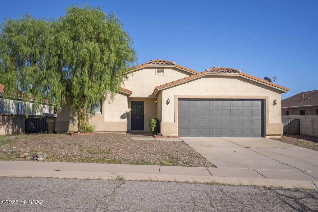 405 Camino Dona Cydney, Nogales, AZ 85621
