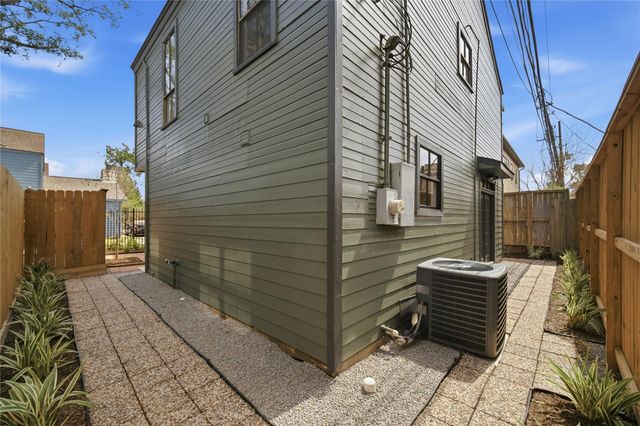 2606 Nantucket Drive, Houston, TX 77057