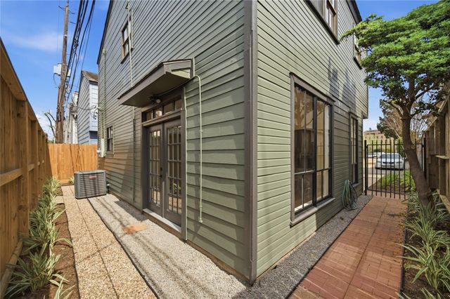 2606 Nantucket Drive, Houston, TX 77057