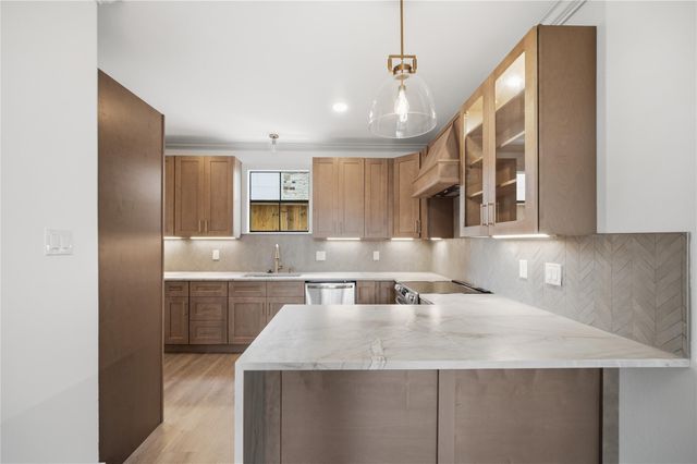 2606 Nantucket Drive, Houston, TX 77057