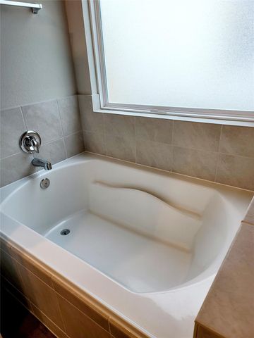 946 Grand Emperor, Houston, TX 77073