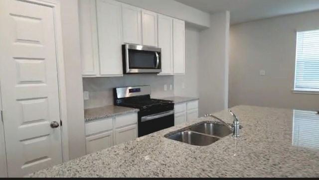 946 Grand Emperor, Houston, TX 77073