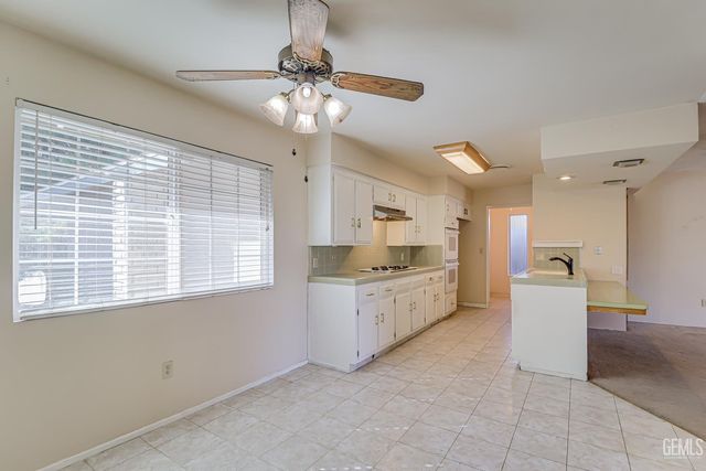 112 Angell Street, Bakersfield, CA 93309