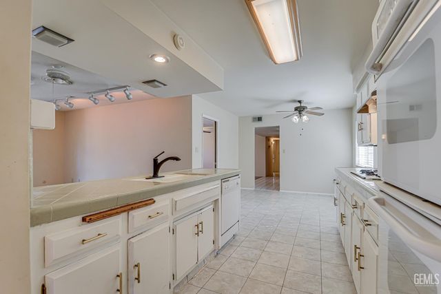 112 Angell Street, Bakersfield, CA 93309