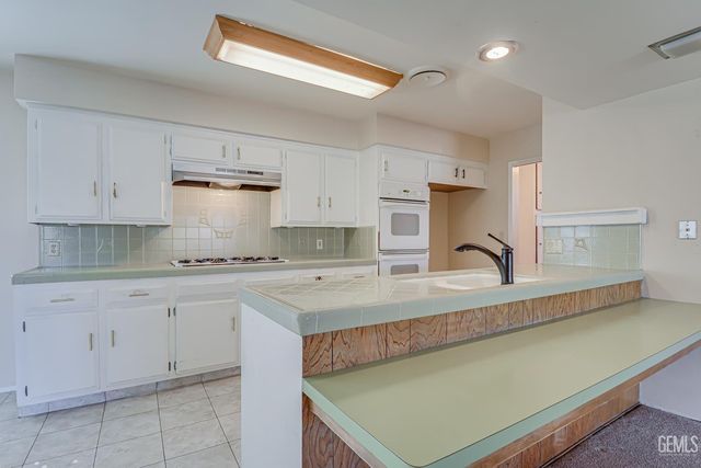 112 Angell Street, Bakersfield, CA 93309