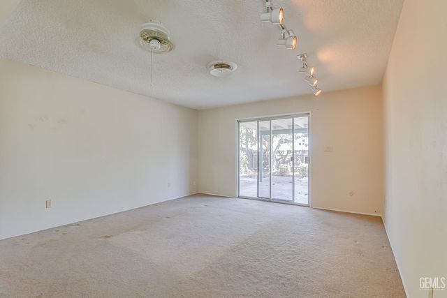 112 Angell Street, Bakersfield, CA 93309