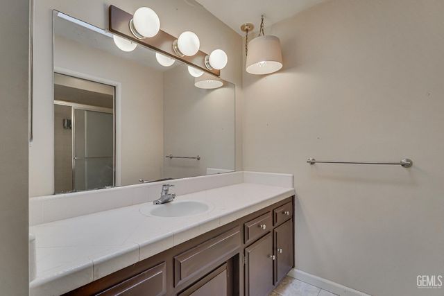 112 Angell Street, Bakersfield, CA 93309