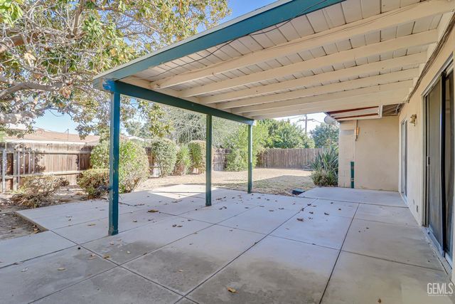 112 Angell Street, Bakersfield, CA 93309