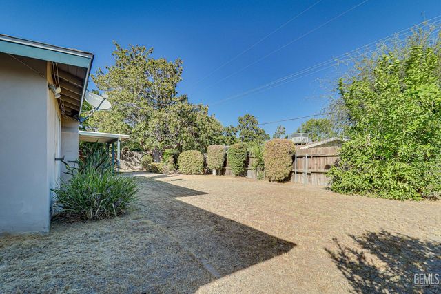 112 Angell Street, Bakersfield, CA 93309