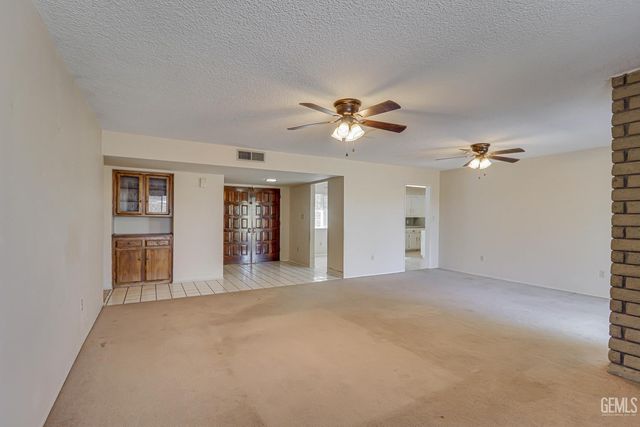 112 Angell Street, Bakersfield, CA 93309