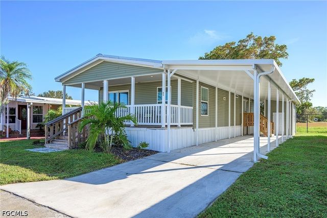 93 Poinsettia DR, Fort Myers, FL 33905