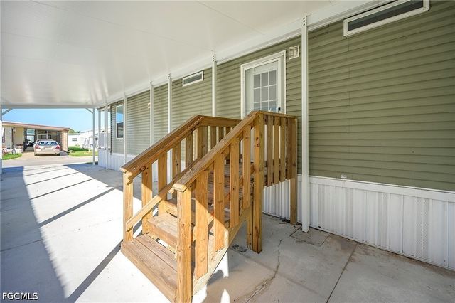 93 Poinsettia DR, Fort Myers, FL 33905