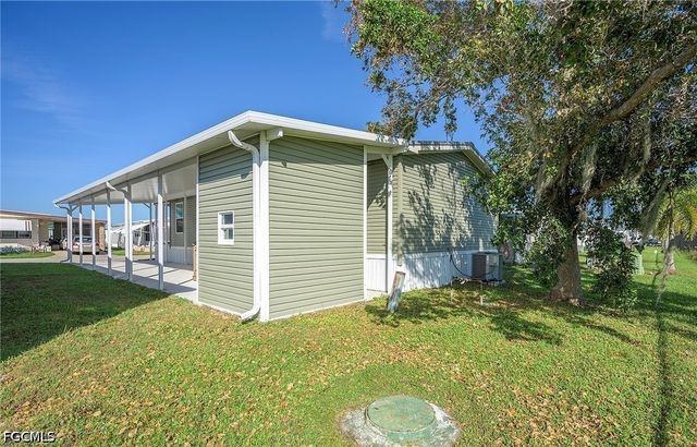 93 Poinsettia DR, Fort Myers, FL 33905