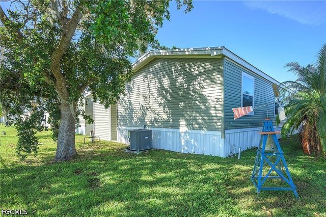 93 Poinsettia DR, Fort Myers, FL 33905